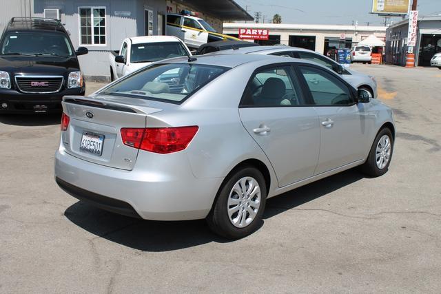 Kia Forte 2011 photo 4