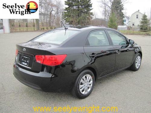 Kia Forte 2011 photo 2