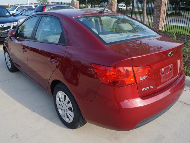 Kia Forte 2012 photo 1