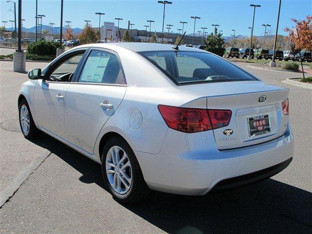 Kia Forte 2012 photo 2