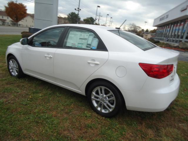 Kia Forte 2012 photo 2