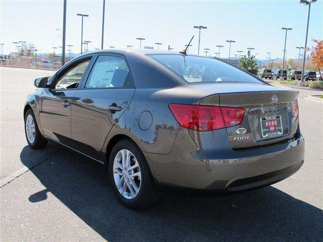 Kia Forte 2012 photo 2
