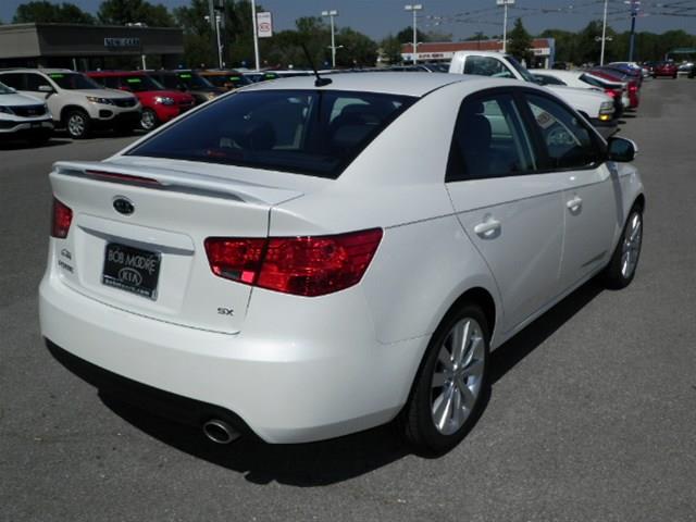 Kia Forte 2013 photo 2