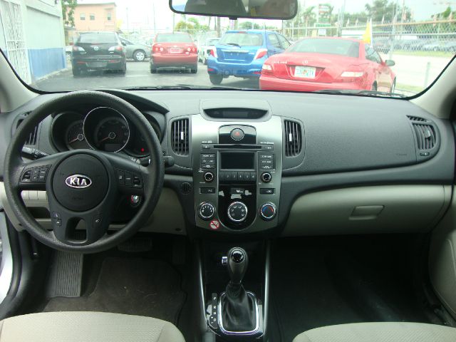 Kia Forte 2013 photo 1