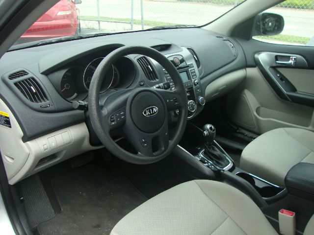Kia Forte 2013 photo 2