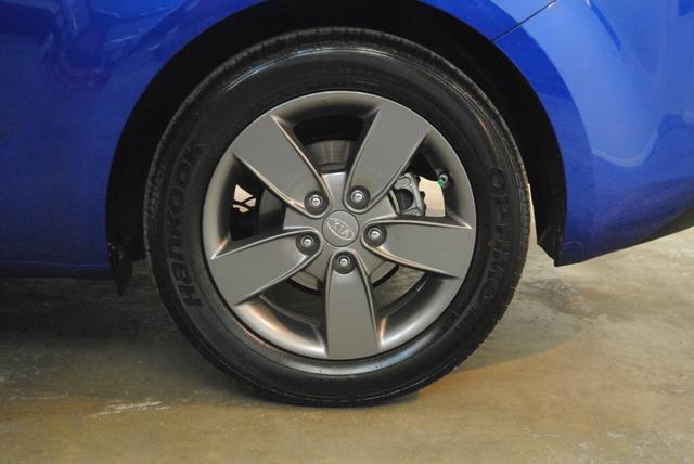 Kia Forte Koup AWD 4dr S w/CA Emissions SUV Coupe