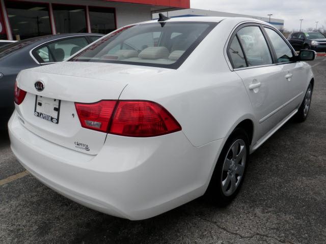 Kia Optima 2010 photo 2