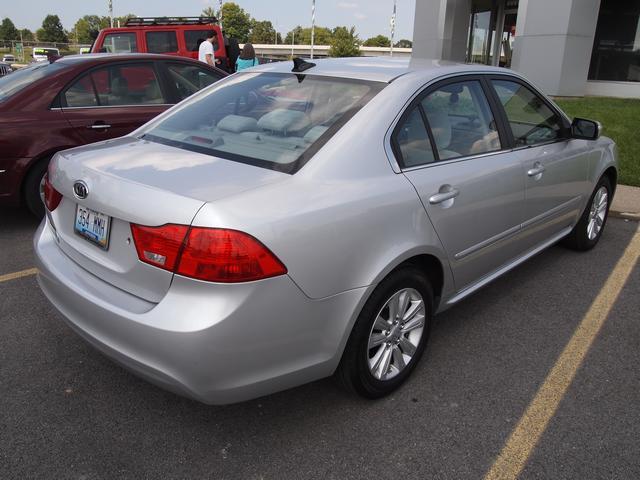 Kia Optima 2010 photo 1