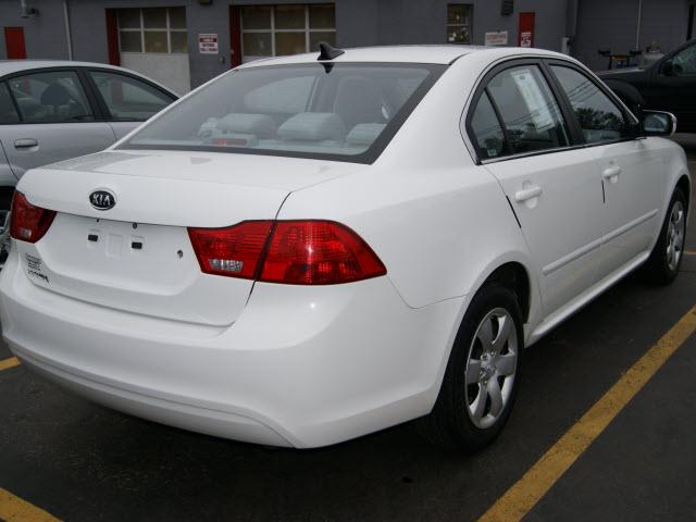Kia Optima 2010 photo 1