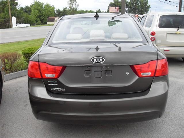 Kia Optima 2010 photo 1