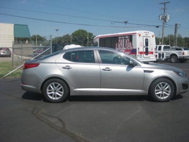 Kia Optima 2011 photo 2