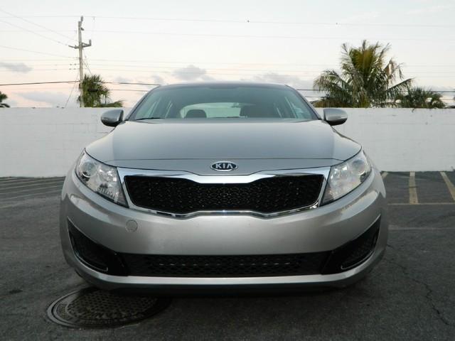 Kia Optima 2011 photo 2