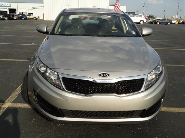 Kia Optima 2011 photo 1