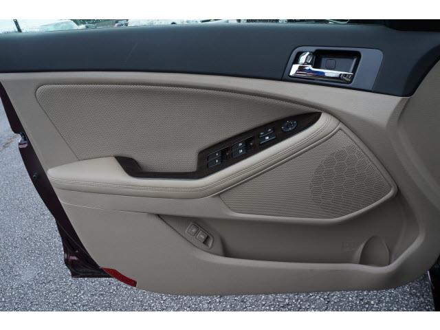 Kia Optima 2012 photo 16
