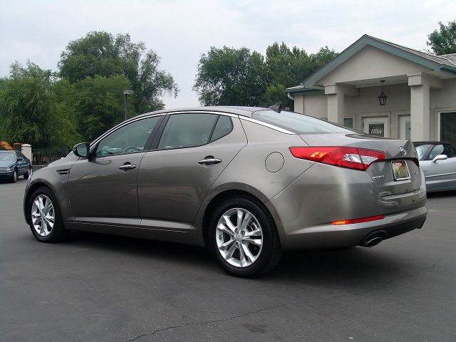 Kia Optima V6 5-speed AT Sedan
