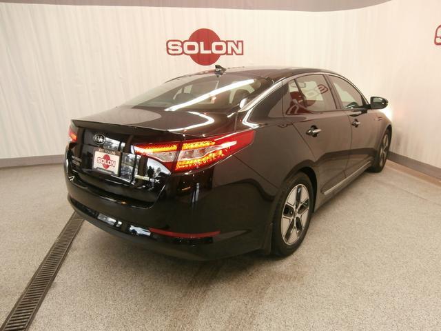 Kia Optima Open-top Sedan