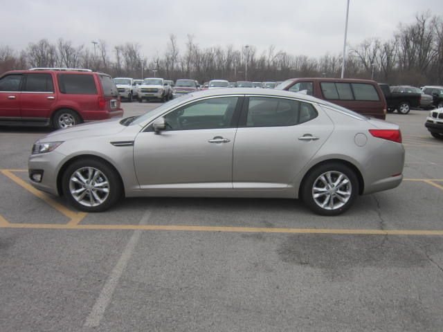 Kia Optima 2013 photo 1