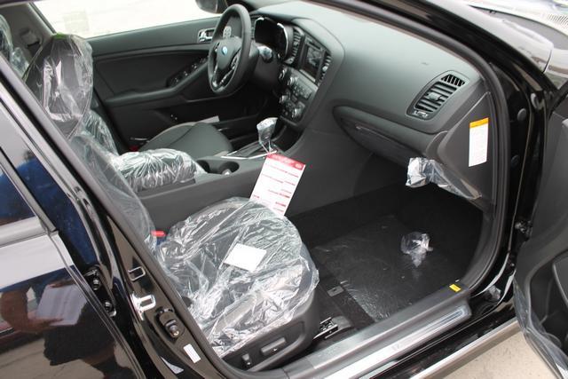 Kia Optima Open-top Sedan