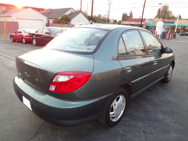 Kia Rio 2002 photo 2