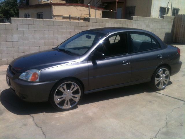 Kia Rio 2003 photo 2