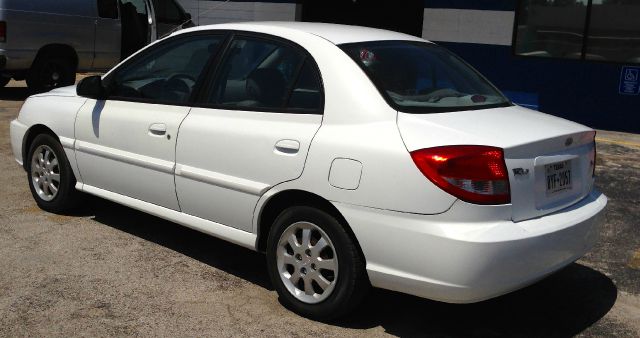 Kia Rio 2004 photo 1