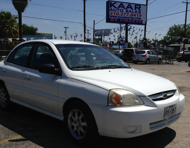 Kia Rio 2004 photo 4
