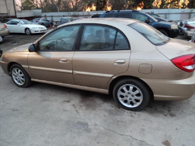 Kia Rio 2004 photo 2