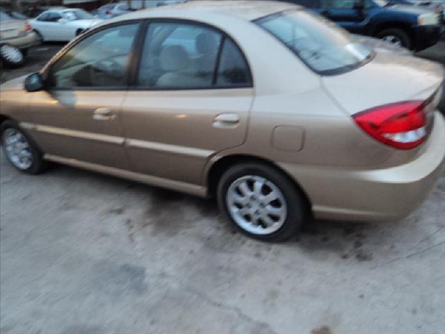 Kia Rio 2004 photo 3