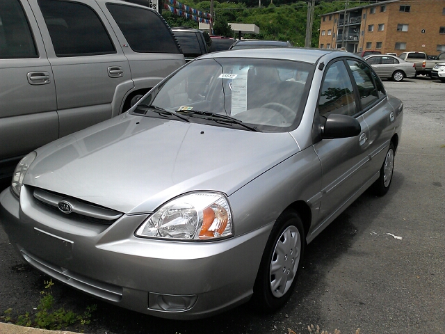 Kia Rio 2004 photo 1