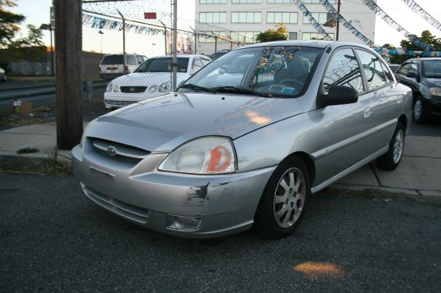 Kia Rio 2004 photo 4