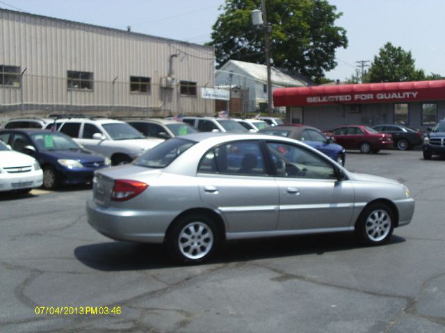 Kia Rio 2004 photo 1