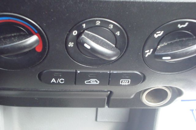 Kia Rio 2004 photo 1