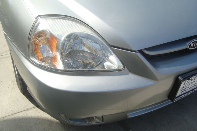 Kia Rio 2004 photo 2