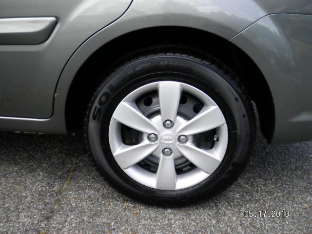 Kia Rio 2010 photo 2