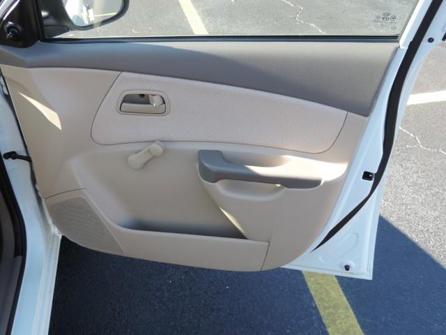 Kia Rio 2010 photo 1