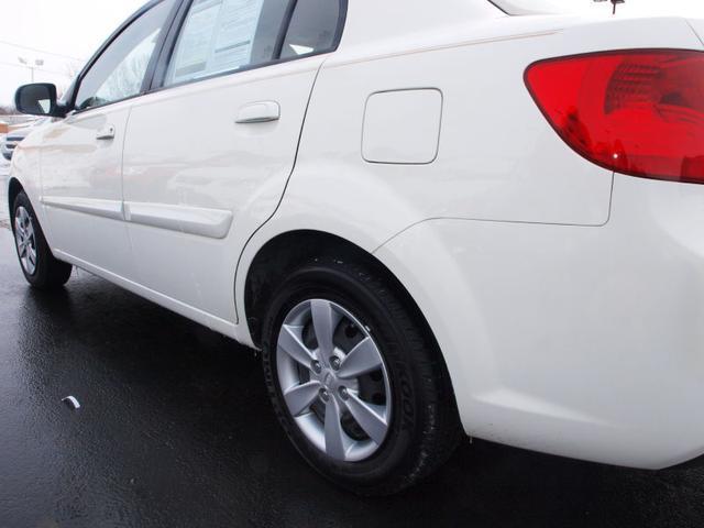 Kia Rio 2010 photo 2