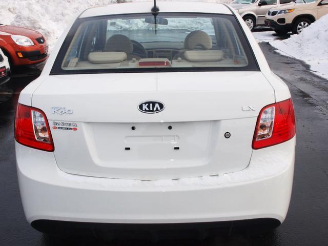 Kia Rio 2010 photo 4