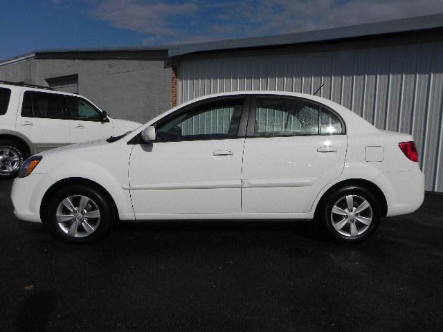 Kia Rio 2010 photo 1