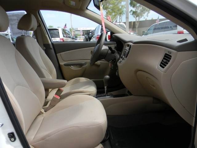 Kia Rio 2011 photo 4