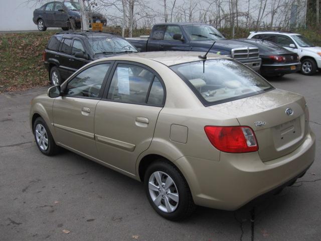 Kia Rio 2011 photo 4