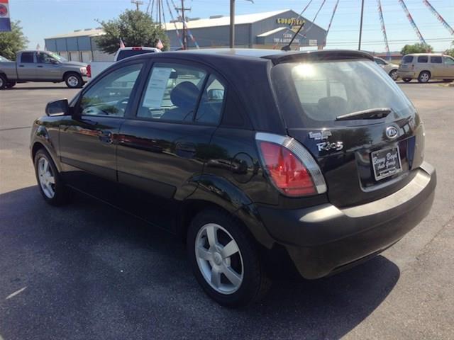Kia Rio5 2006 photo 22