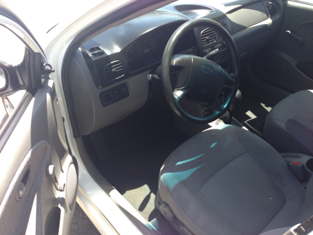 Kia Rio Cinco 2002 photo 2