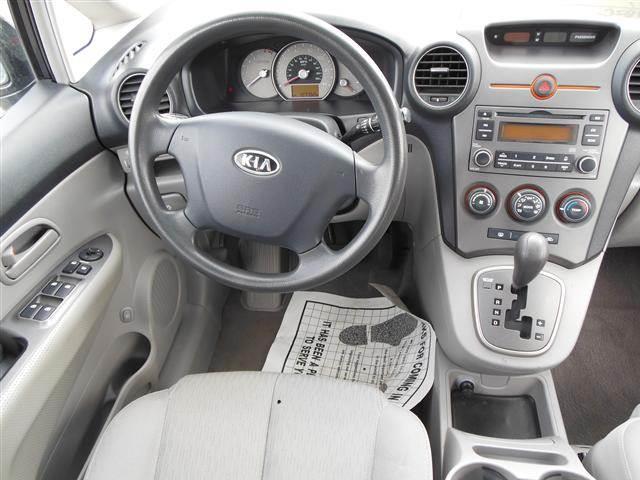 Kia Rondo 2007 photo 3