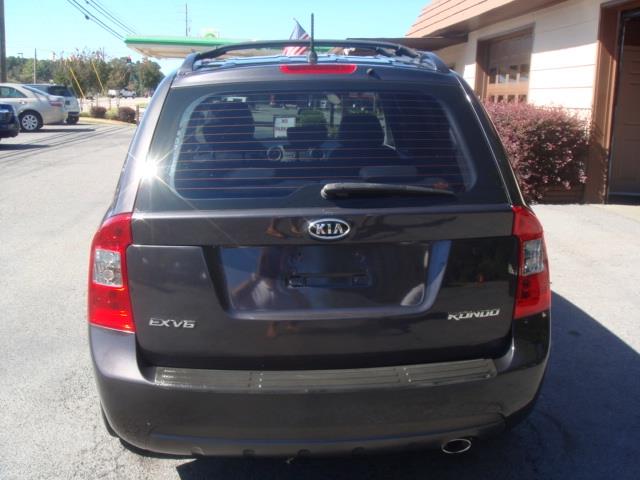 Kia Rondo 2007 photo 1