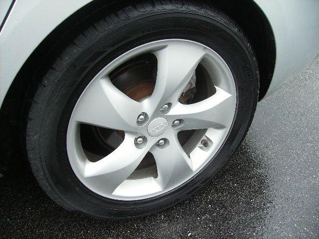 Kia Rondo 2007 photo 1