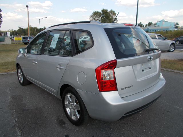 Kia Rondo 2007 photo 1