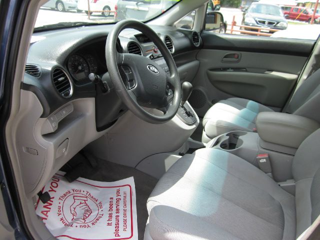 Kia Rondo 2007 photo 2