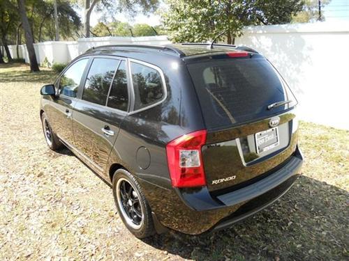 Kia Rondo 2007 photo 2