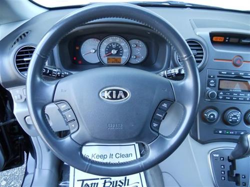 Kia Rondo 2007 photo 3
