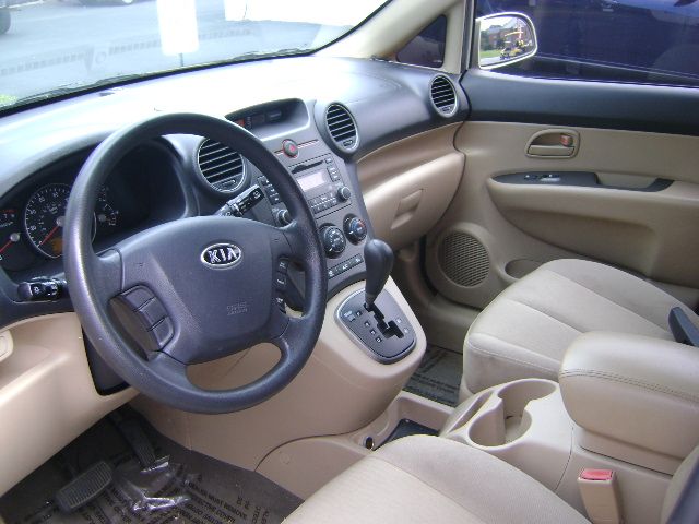 Kia Rondo 2008 photo 2